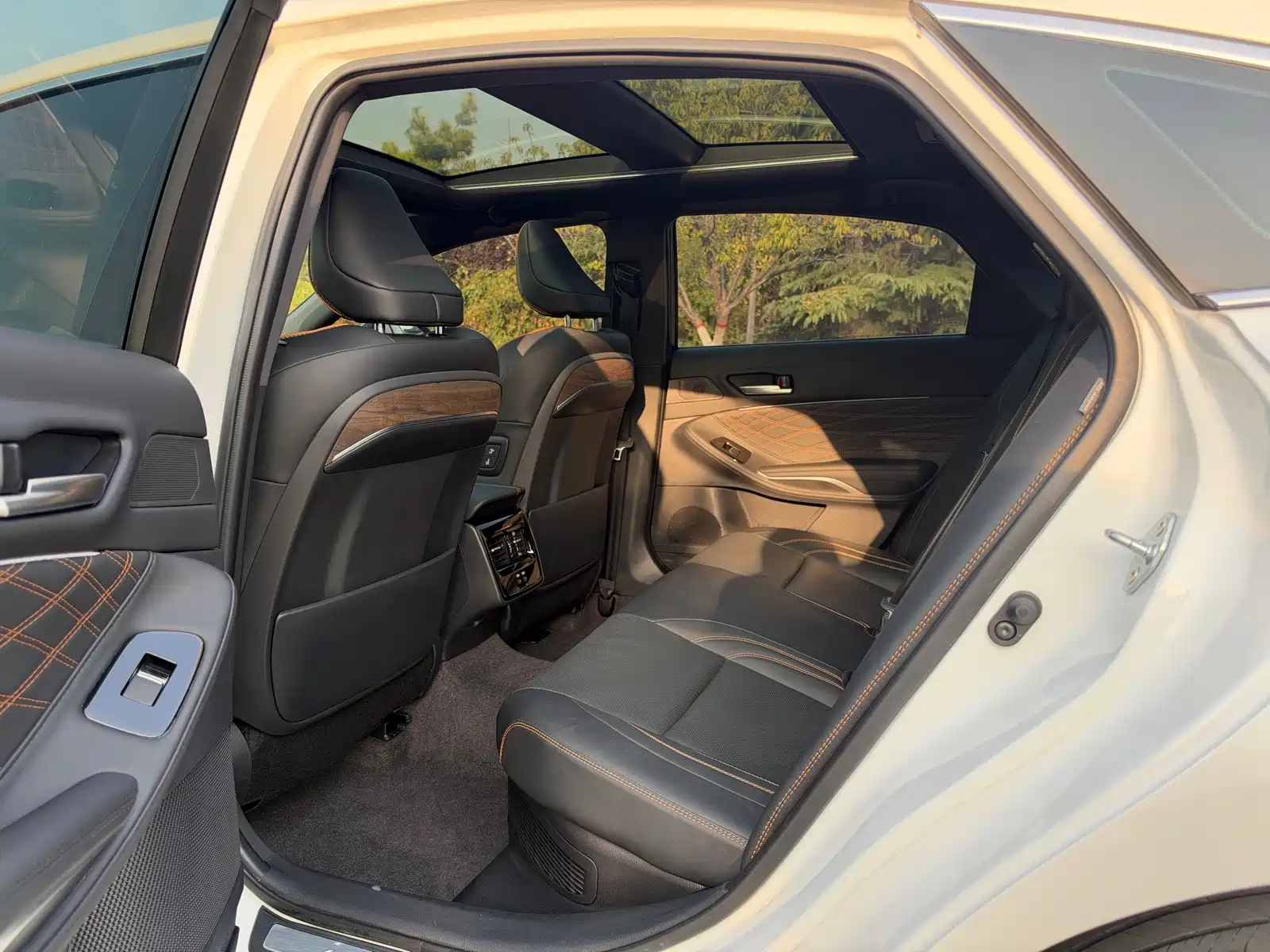 Photo 11 - Toyota Avalon