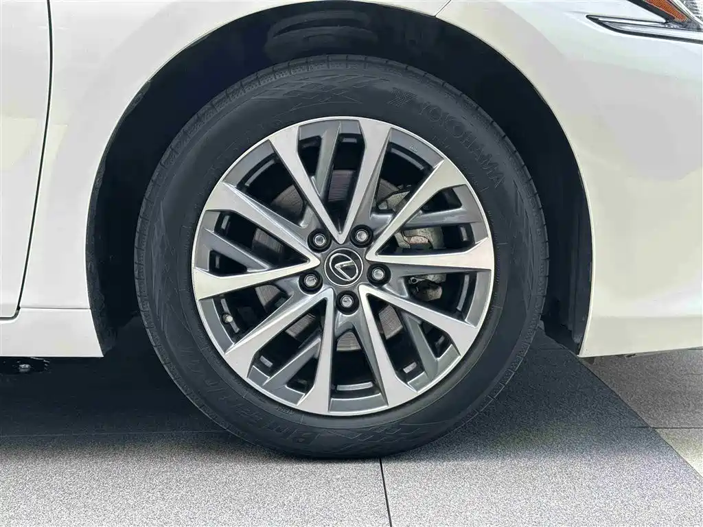 Lexus ES 2022 200 Excellence Edition фото 27