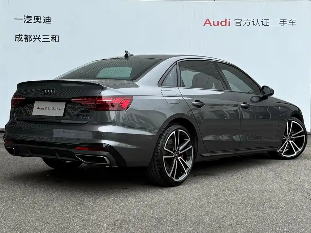 Photo 4 - Audi A4L