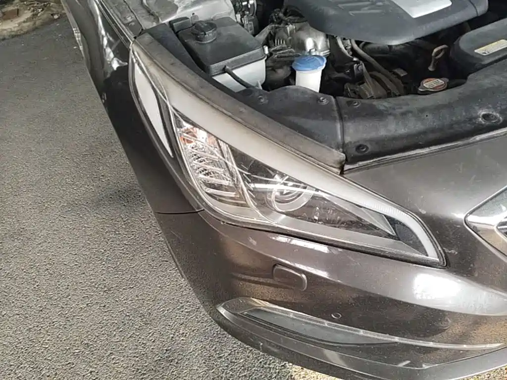 Photo 11 - Hyundai Sonata