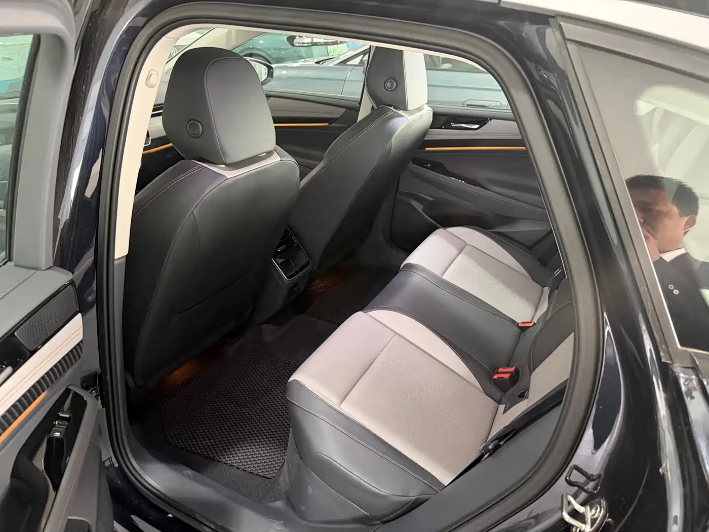 VOLKSWAGEN ID.7 VIZZION