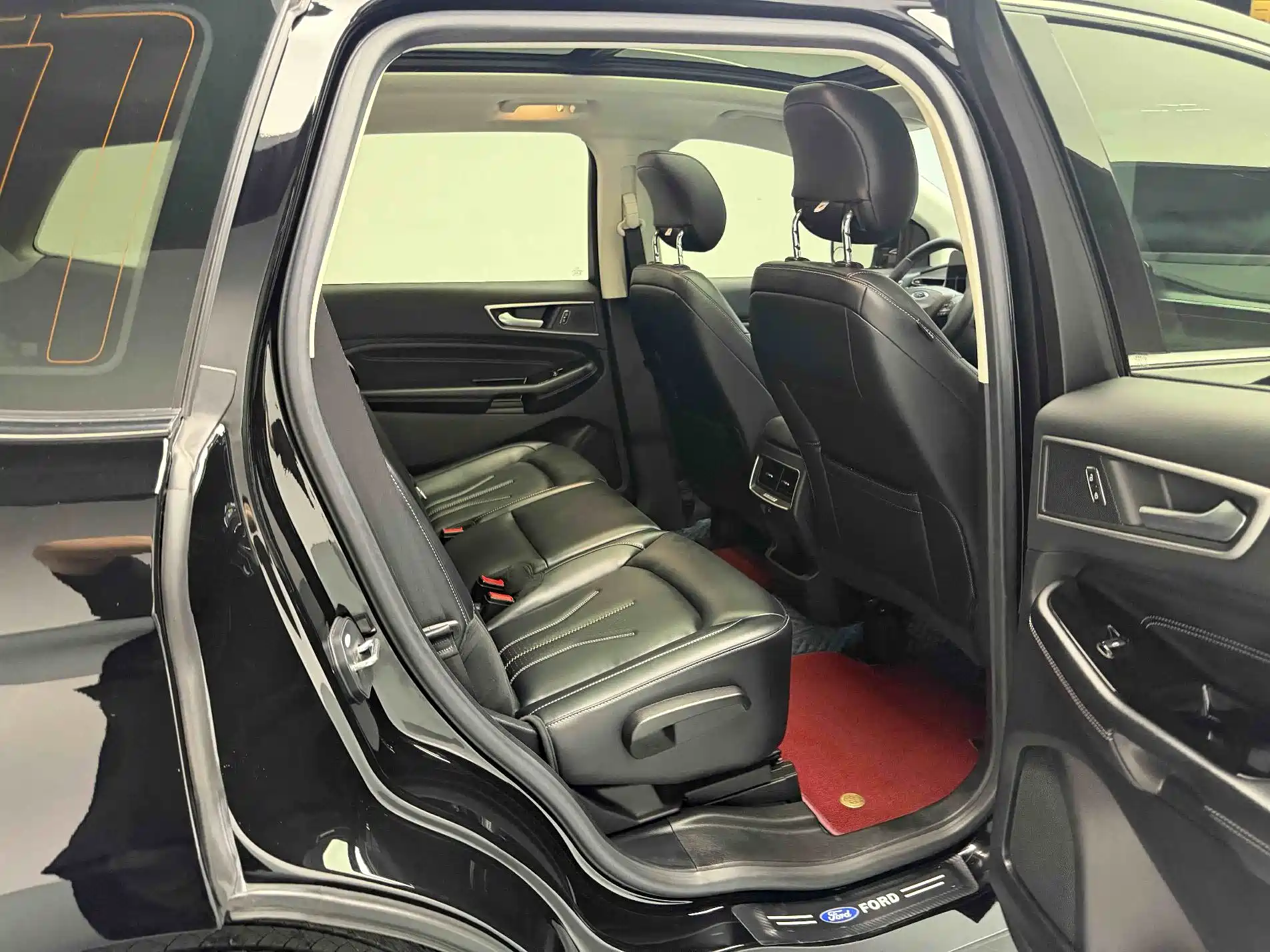 Фото 15 - Ford Edge