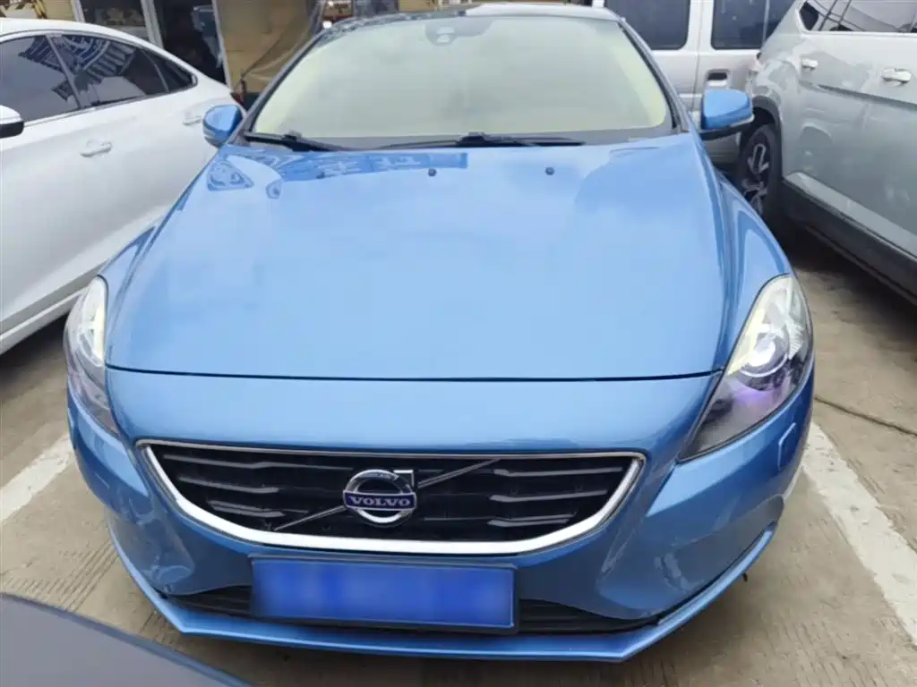 Фото 3 - Volvo V40