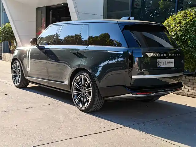 Land Rover Range Rover 2023 3.0 L6 400PS Exemplary Long Wheelbase — фото 3
