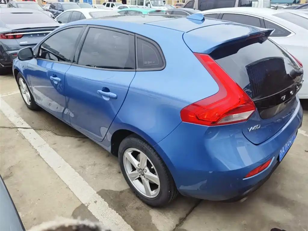 Фото 5 - Volvo V40