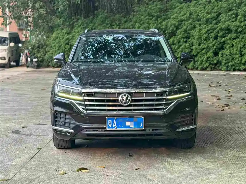 VOLKSWAGEN TOUAREG