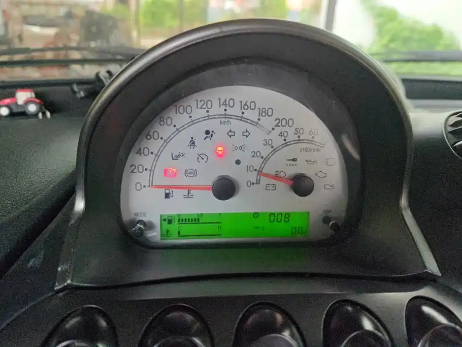 Zotye M300 2015 2010 Model 1.6L Bi-Fuel Standard 6-Seater