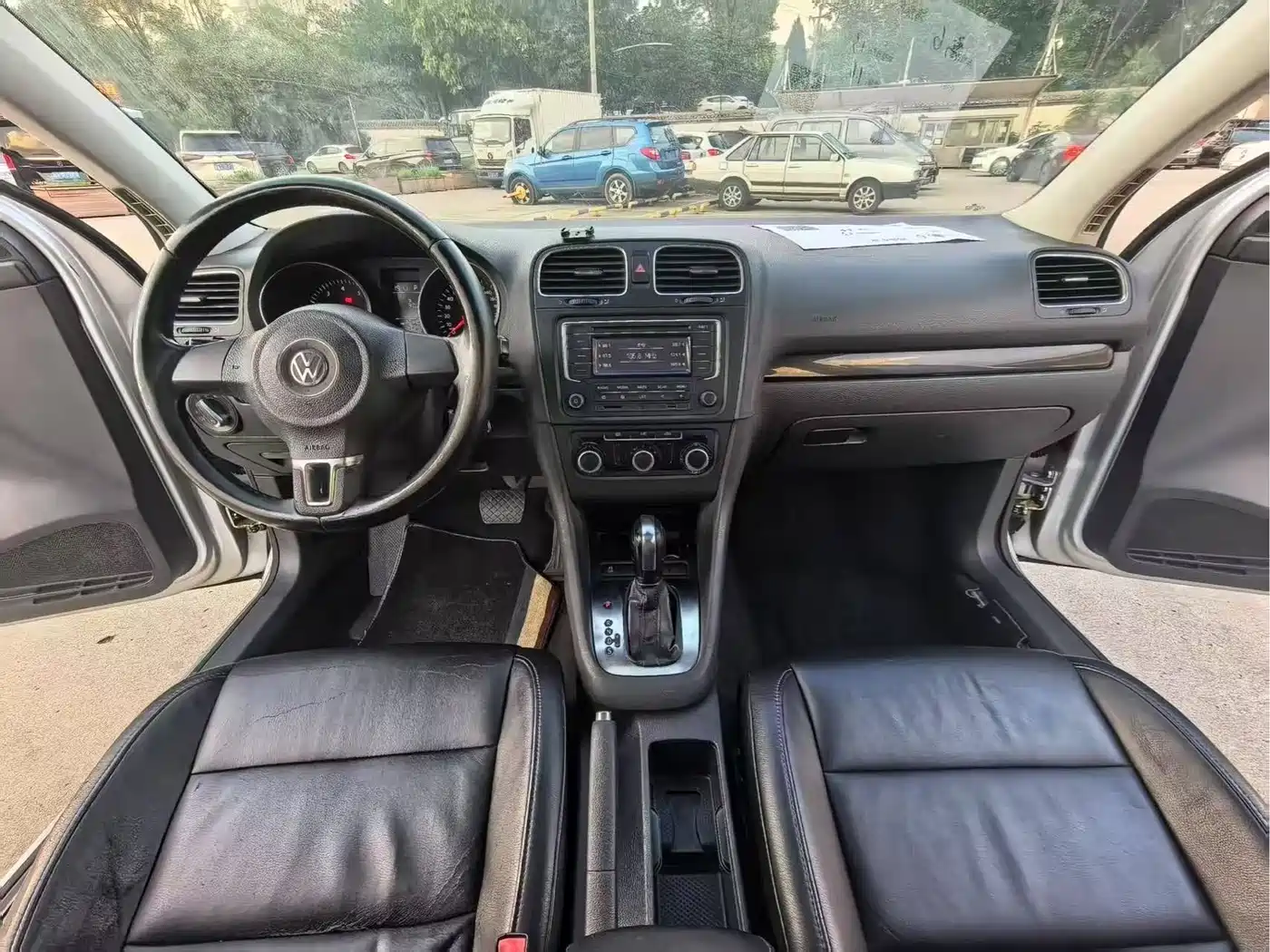 Volkswagen Golf 2012 1.6 Automatic Luxury Edition фото 6