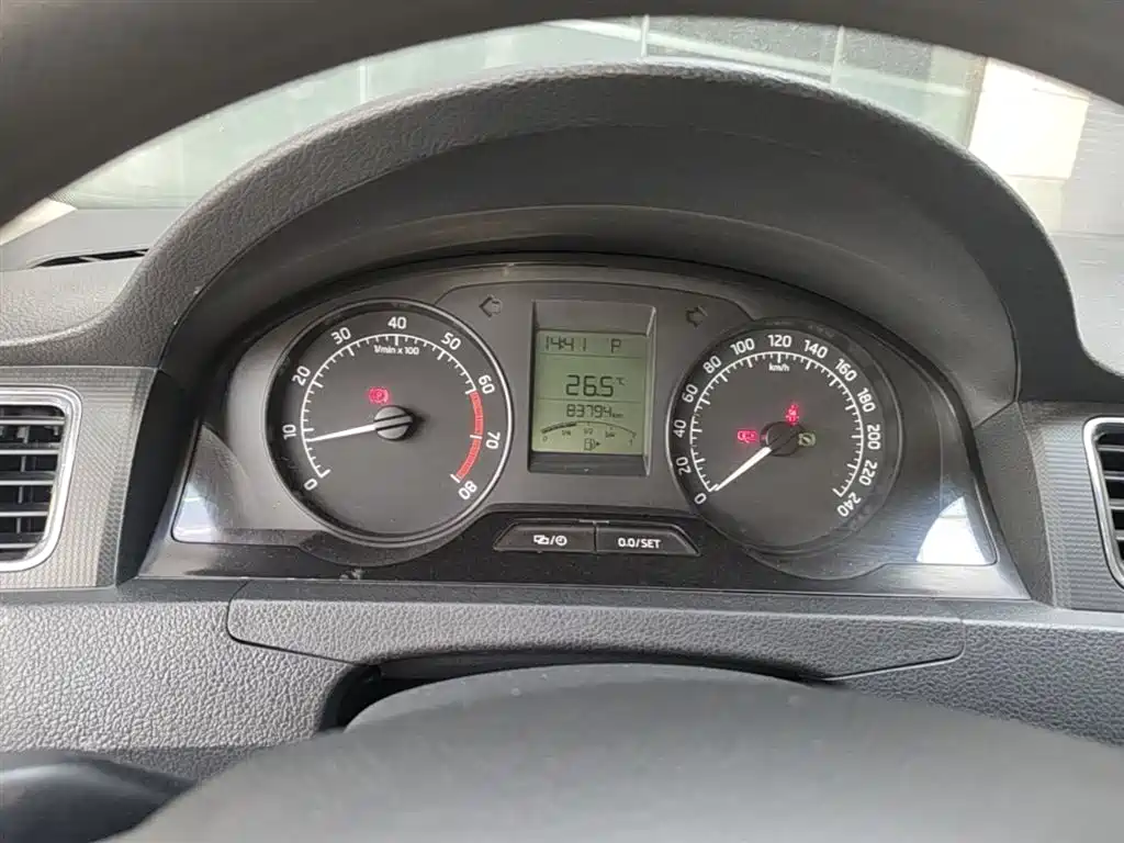 Škoda Rapid 2013 1.6L Automatic Smart Selection фото 8