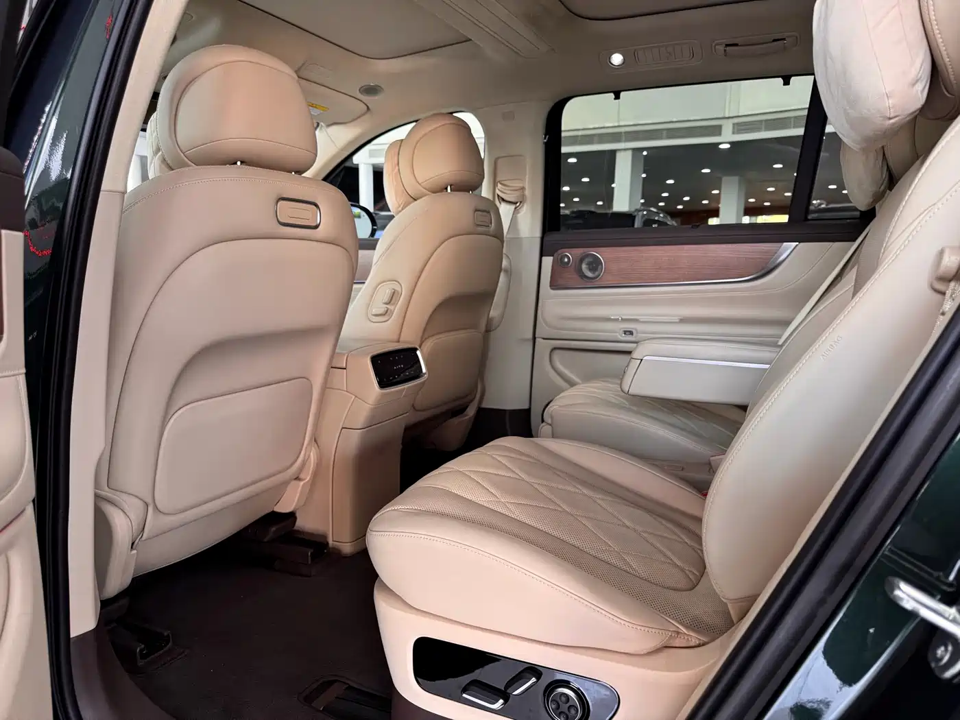 AITO Wenjie AITO M9 2024 Extended Range Ultra 42kWh 6-Seater фото 12