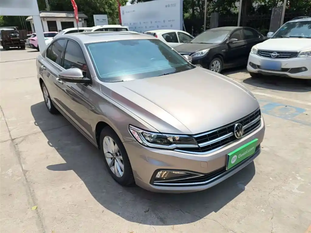 VOLKSWAGEN BORA