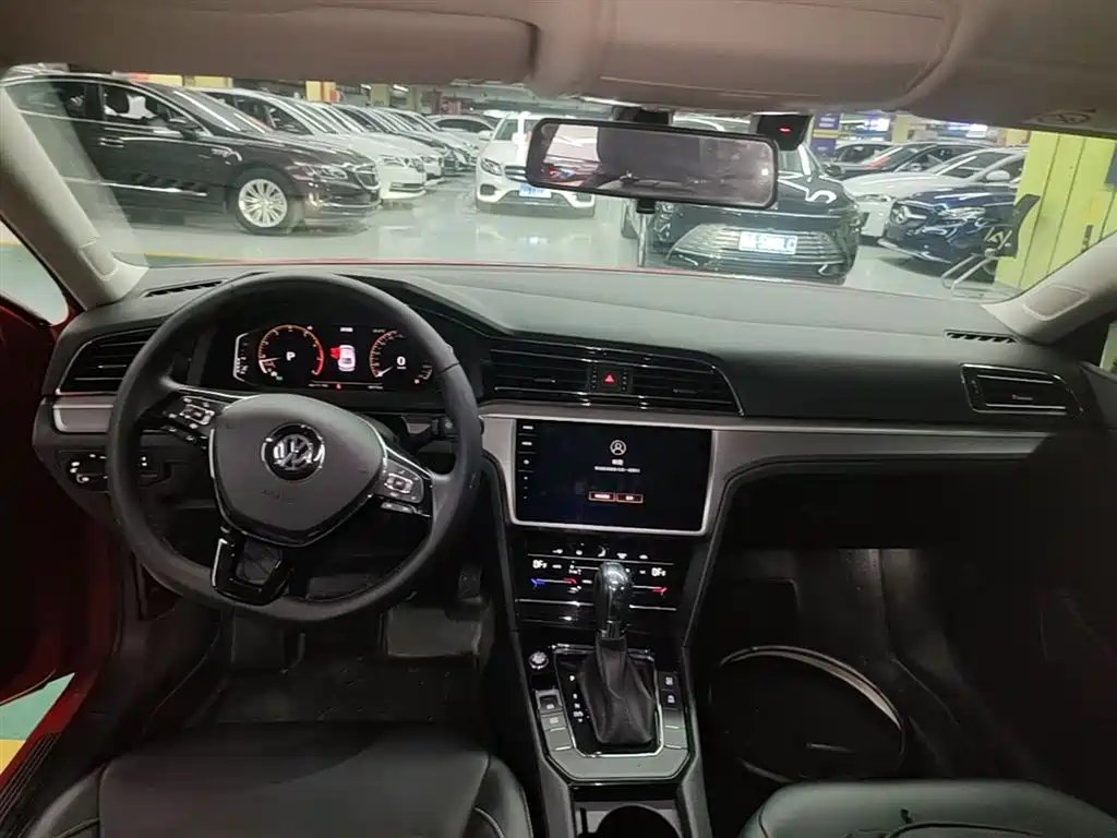 VOLKSWAGEN LINGDU