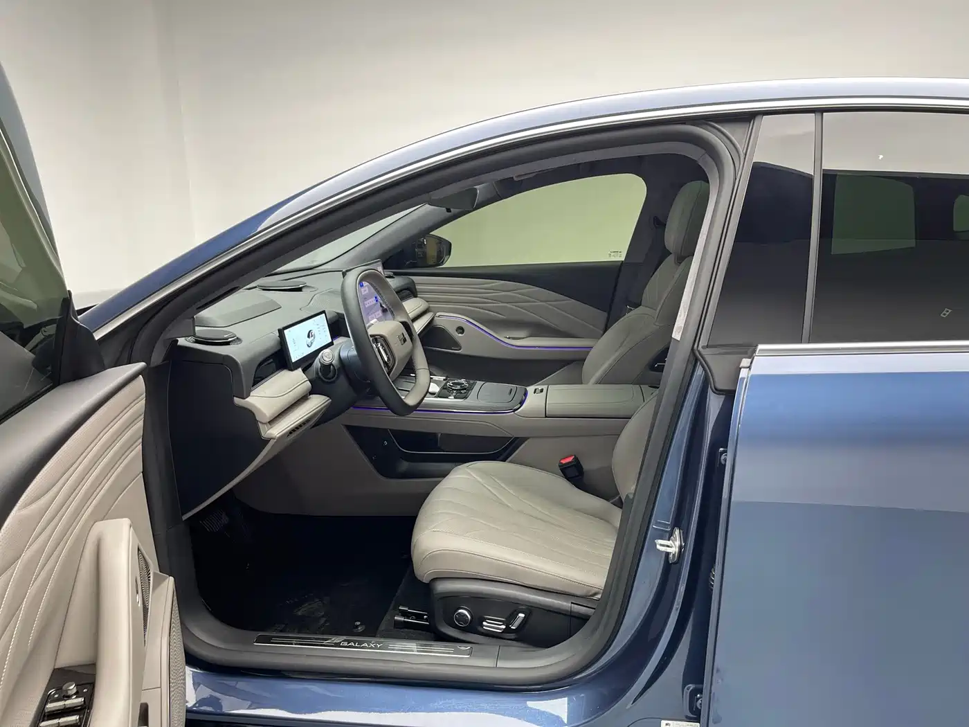 Geely Galaxy Galaxy Xingyao 8 2025 130km EM-P Starship Edition фото 11