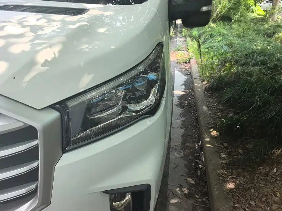 Maxus Xintu V90 2020 2020 2.0T Manual YunJie Edition FWD Single Rear Tire Short Wheelbase Medium Roof 6-seater