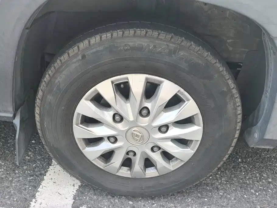 Maxus Xintu V90 2020 2020 2.0T Manual YunJie Edition FWD Single Rear Tire Short Wheelbase Medium Roof 6-seater