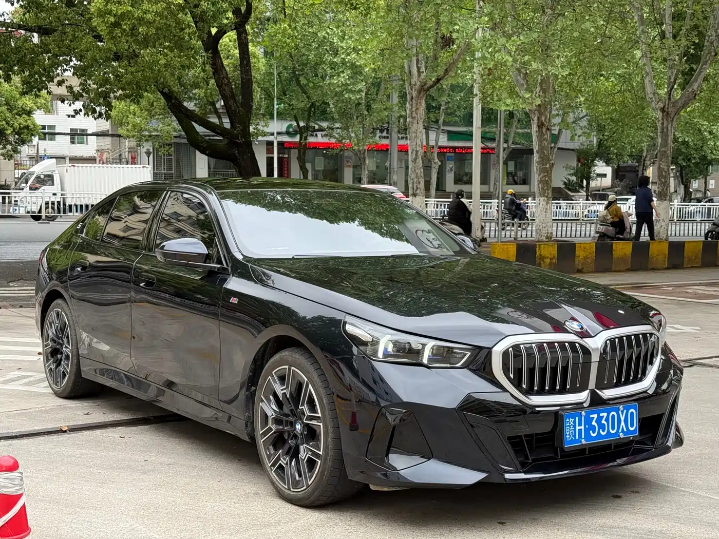 BMW 5 SERIES