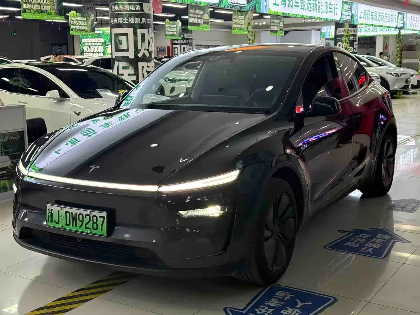 TESLA MODEL Y