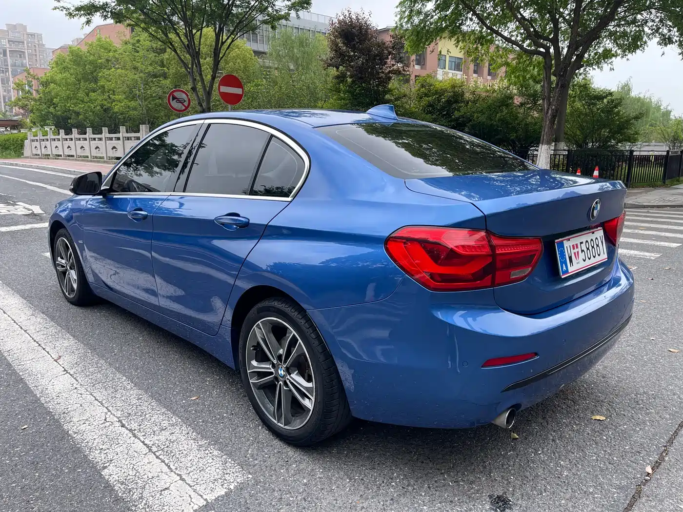BMW 1 Series 2017 118i Sport фото 12