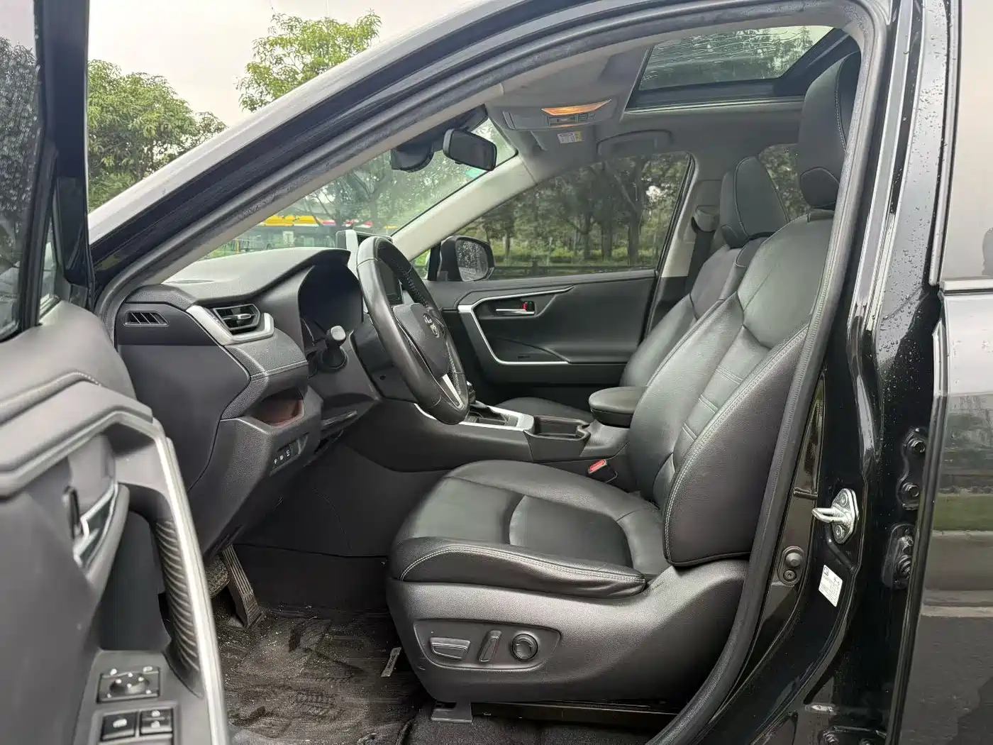 Toyota RAV4 Rongfang 2020 2.0L CVT 2WD Prestige Edition фото 5