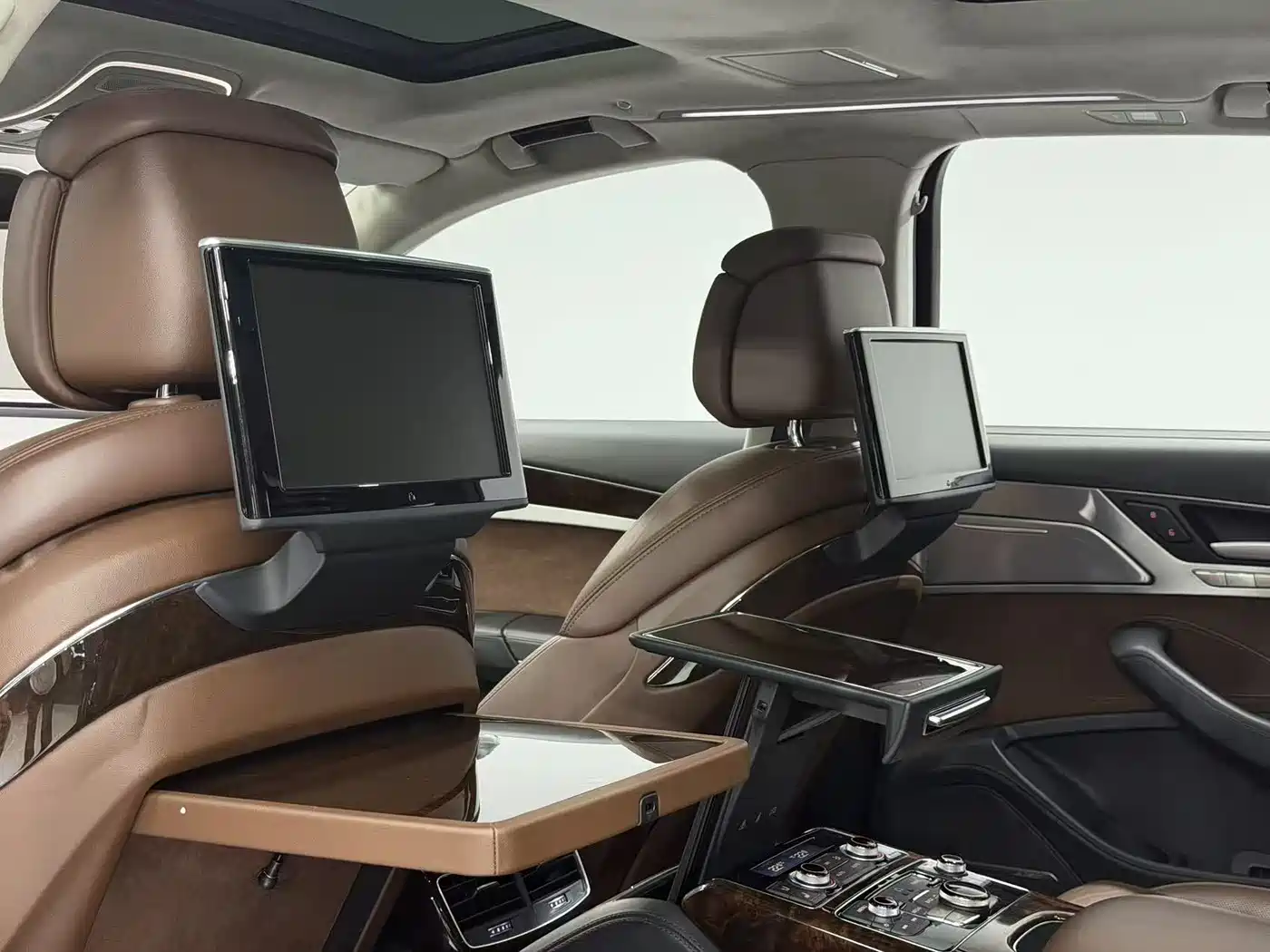 Photo 7 - Audi A8