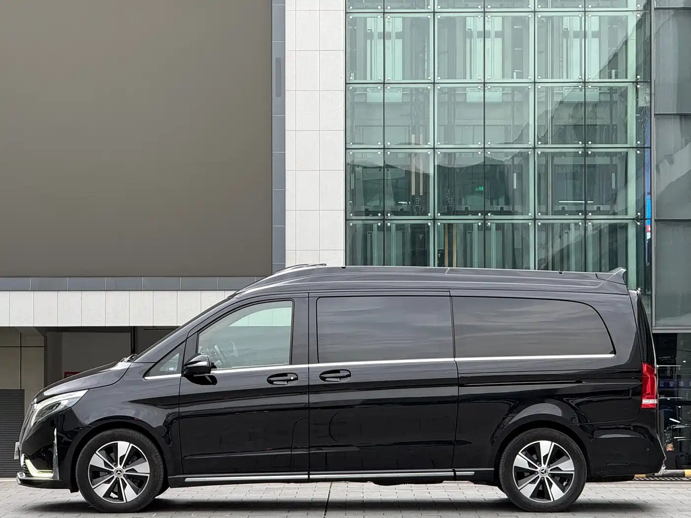 Mercedes-Benz V-Class 2022 V 260 L Long Wheelbase Luxury Edition фото 5