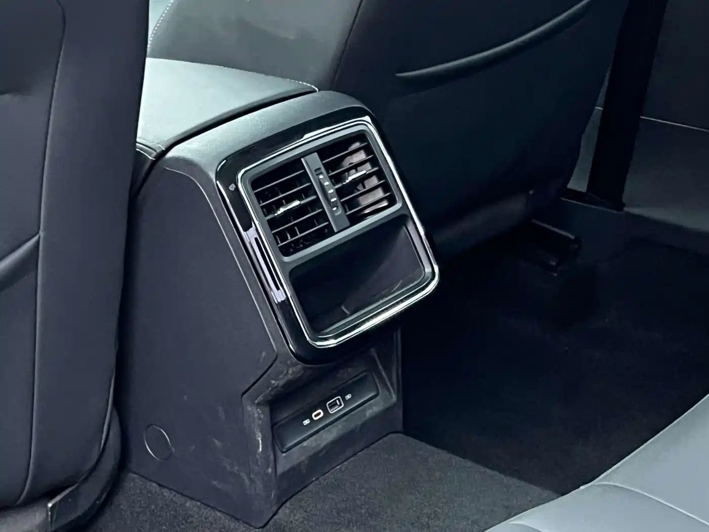 Volkswagen Passat 2022 280TSI Business Edition фото 13