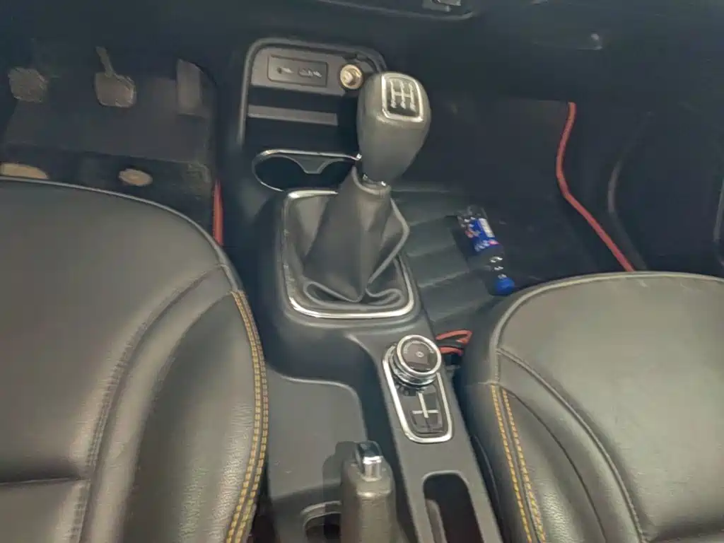 Dongfeng Aeolus Dongfeng Fengshen AX4 2018 2017 1.6L Manual Trendy