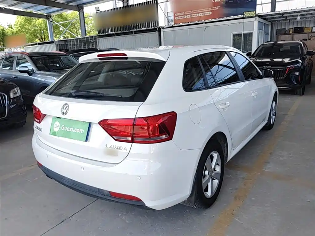 Volkswagen Lavida Tour 2013 1.6L Automatic Trend Style фото 7