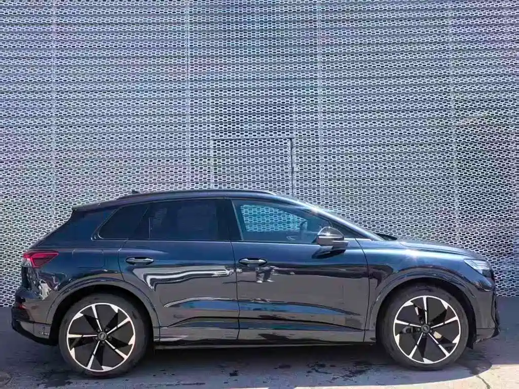 Audi Q4 e-tron 2024 50 e-tron quattro Enjoyment Night Edition фото 4