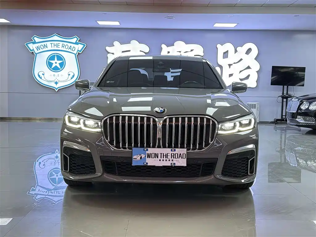 BMW 7 Series 2021 Model 740Li Leading M Sport Package фото 2