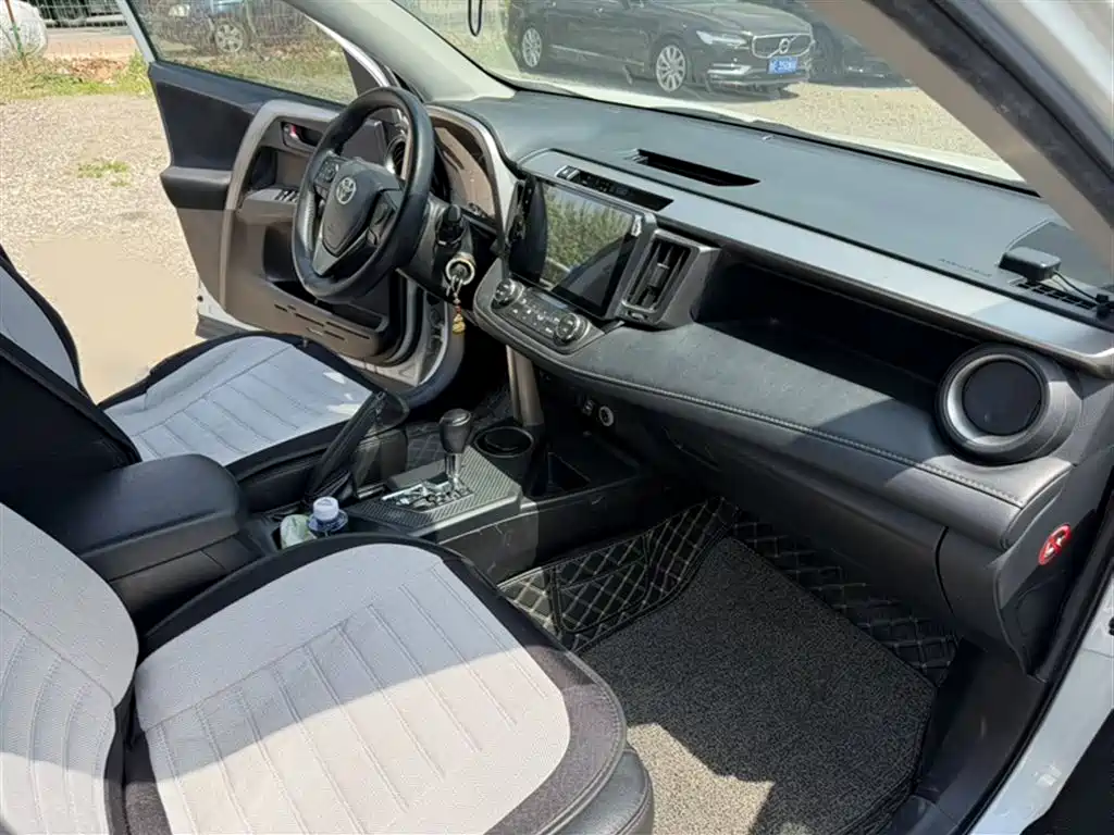 Toyota RAV4 Rongfang 2015 2.0L CVT 2WD Trend Edition фото 15