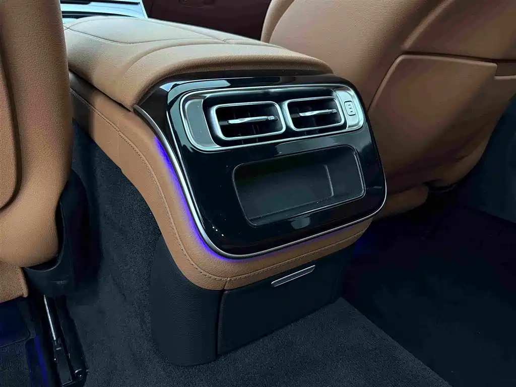 Фото 25 - Mercedes-Benz S-Class