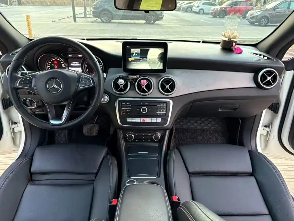 Mercedes-Benz CLA (Import) 2017 CLA 200 Dynamic фото 5