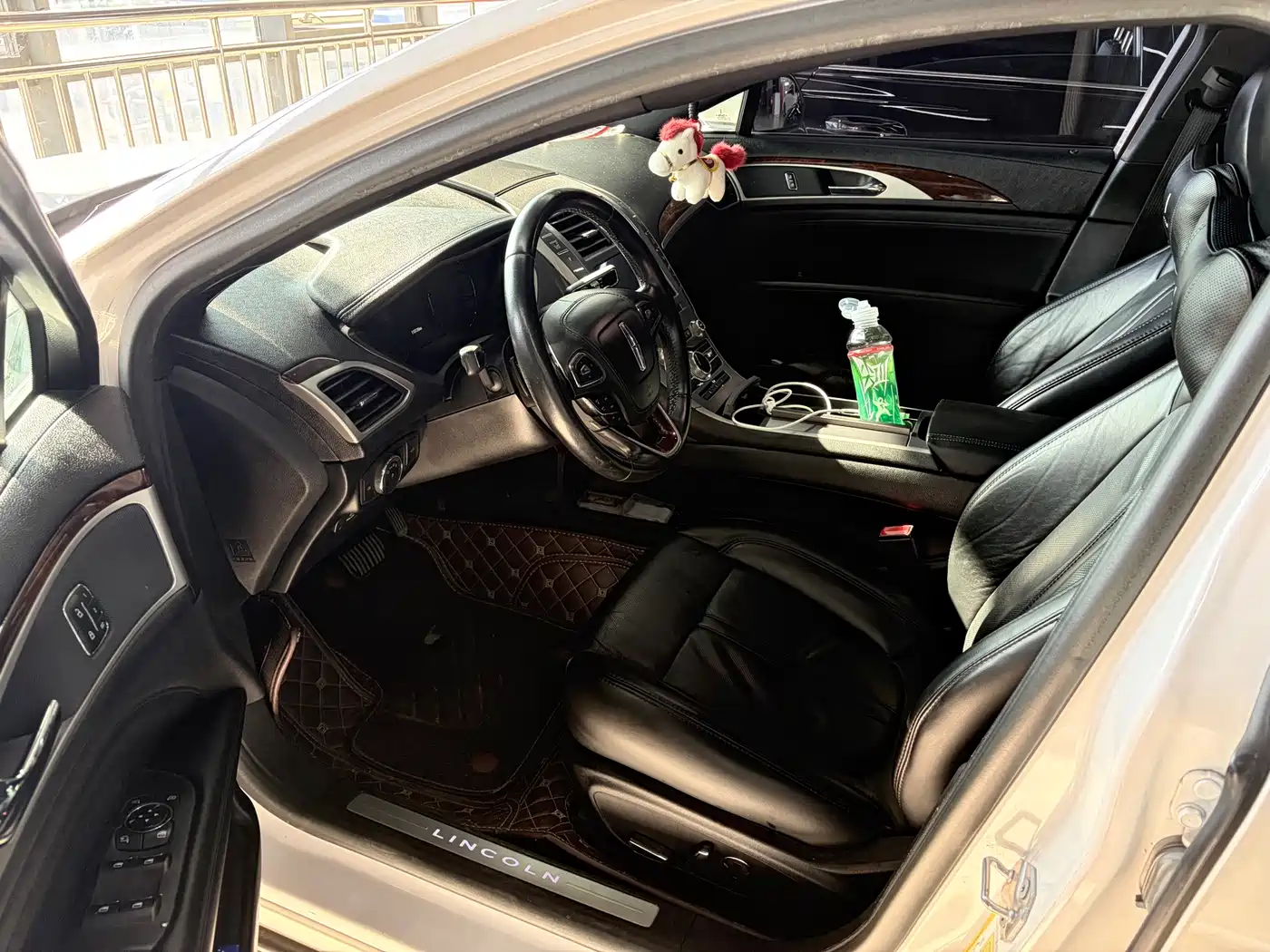 Photo 5 - Lincoln MKZ