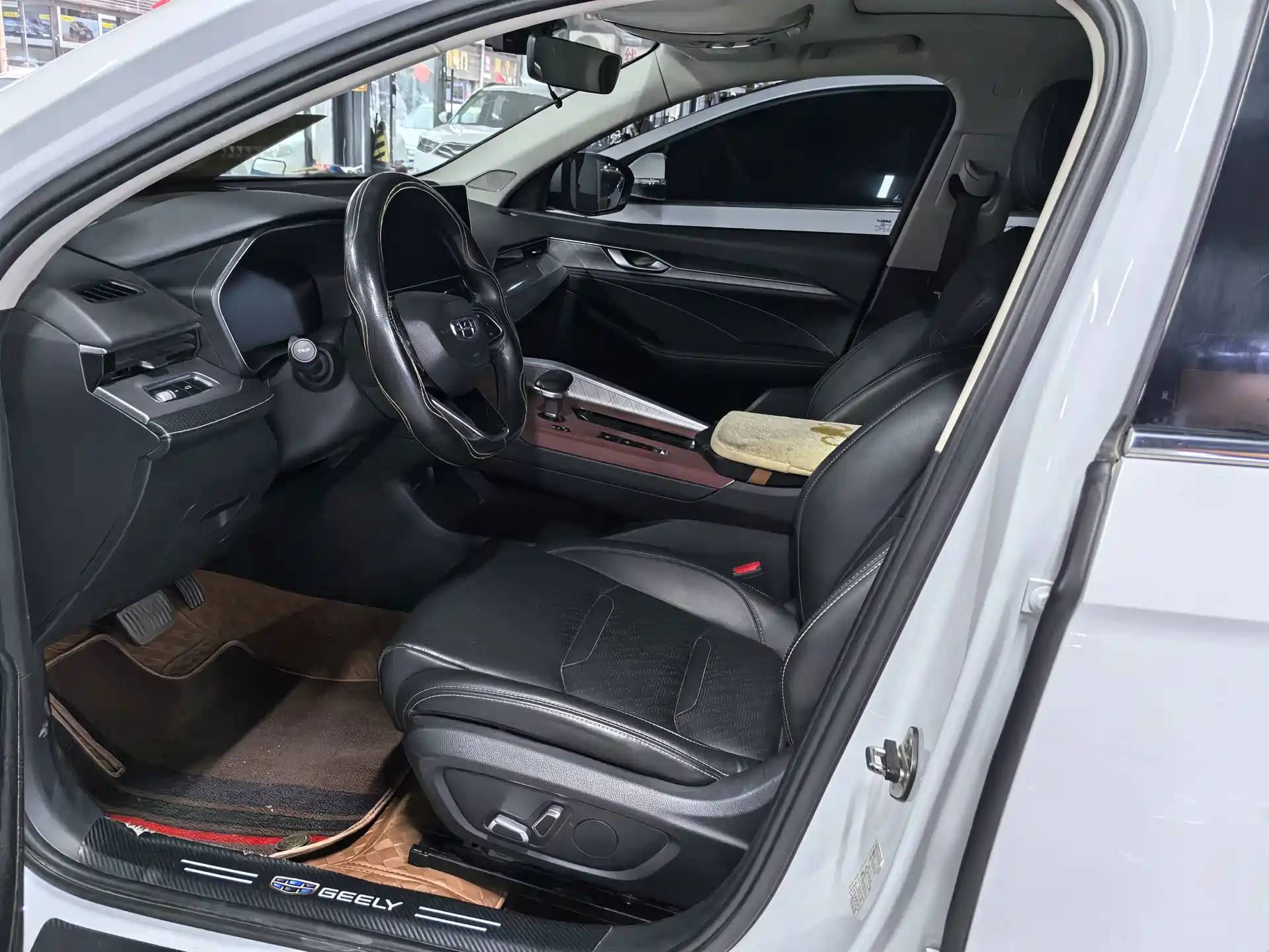 Фото 6 - Geely Preface