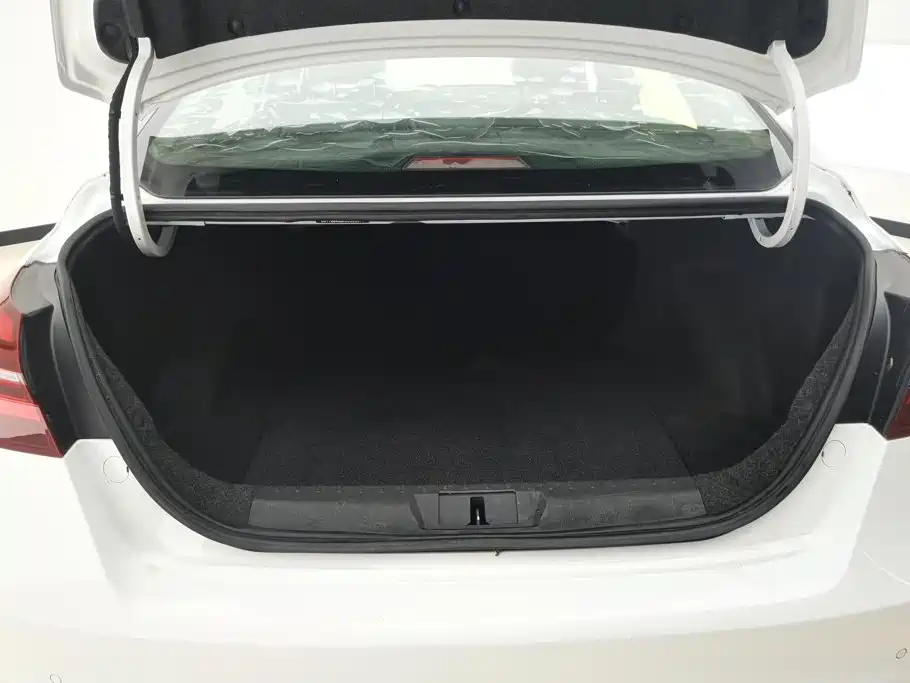 Photo 4 - Geely Emgrand