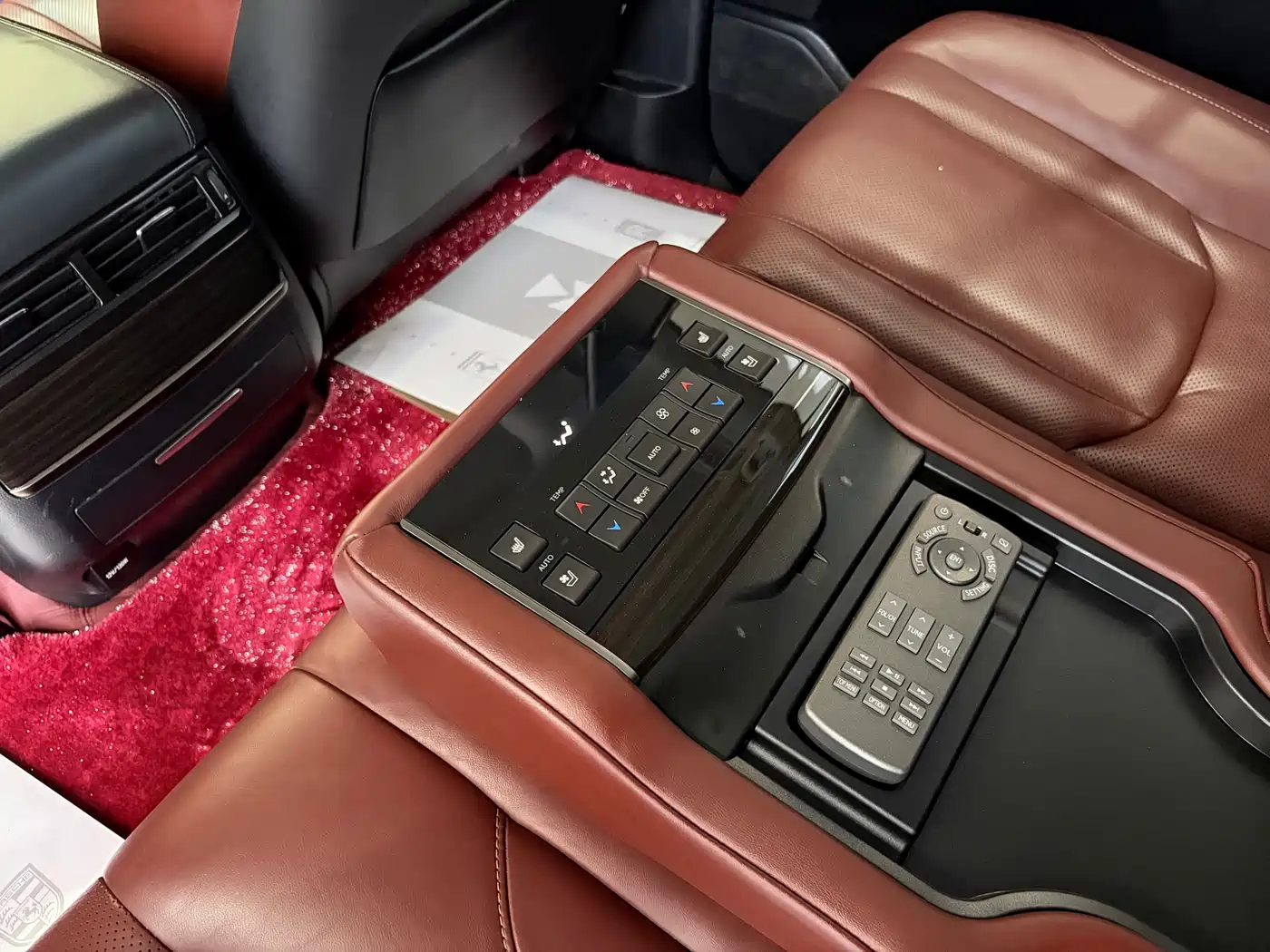 Фото 22 - Lexus LX