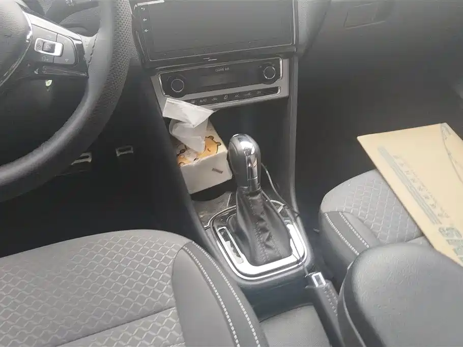 Volkswagen Polo 2016 1.6L Cross Polo Automatic фото 16