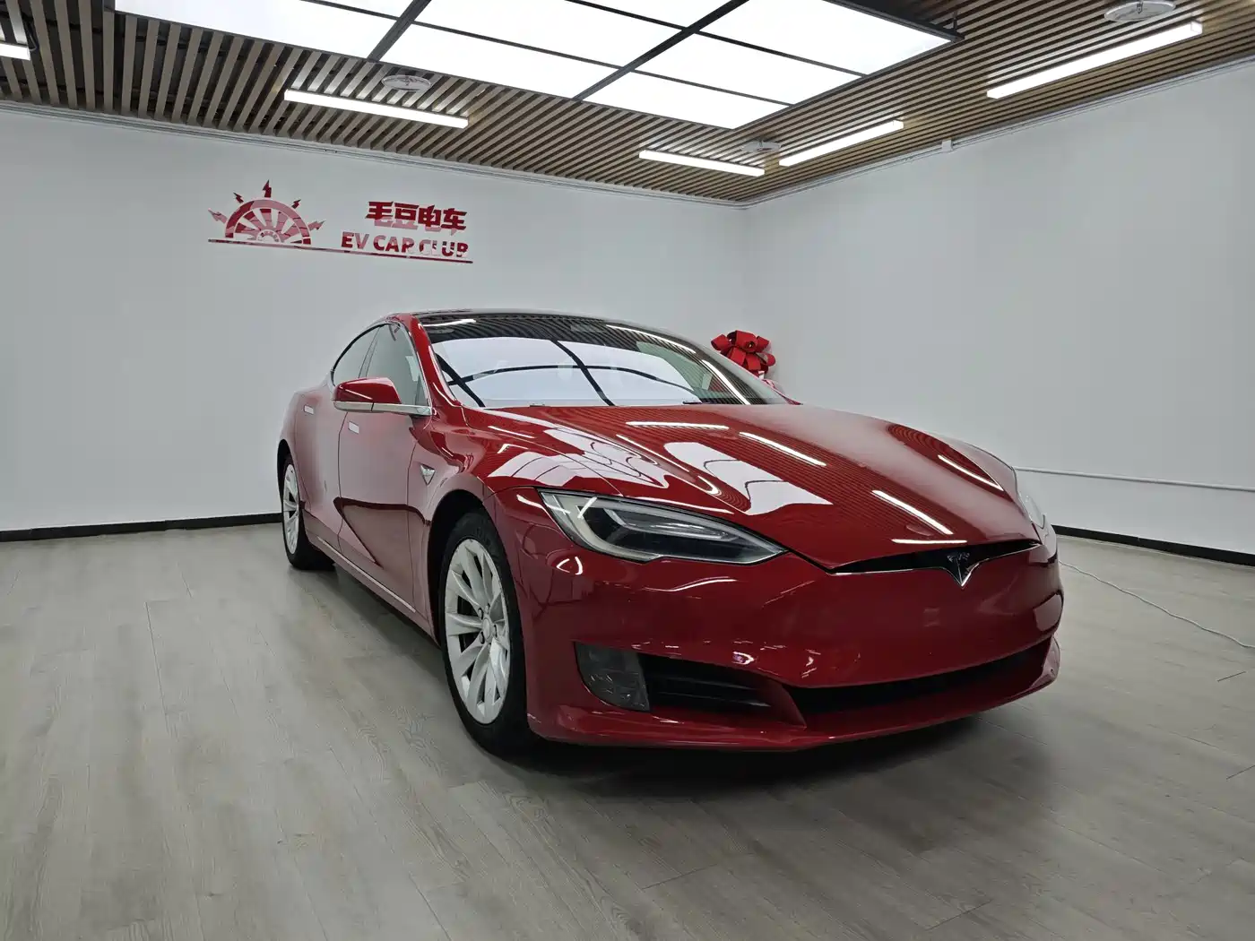 Фото 2 - Tesla Model S