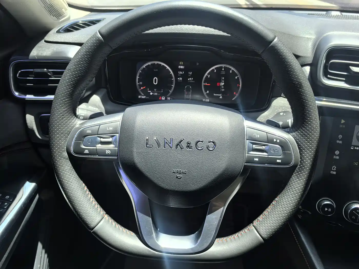 Lynk & Co 03 2018 1.5TD DCT Power Pro Version China V фото 13