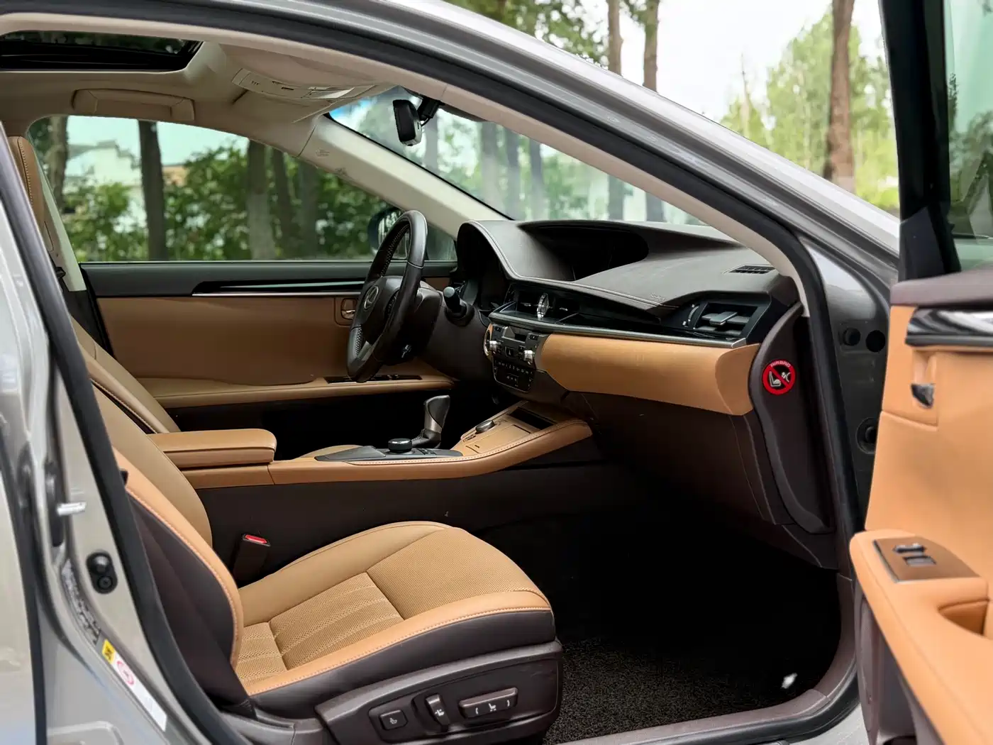 Lexus ES 2015 300h Comfort Edition фото 10