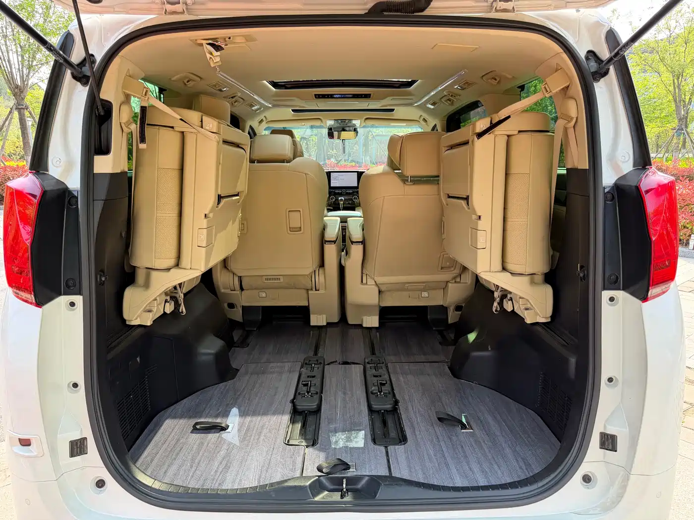 Toyota Alphard 2021 Hybrid 2.5L Premium фото 22
