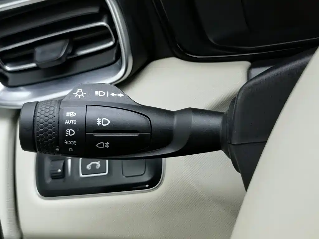 Lynk & Co 01 2018 2017 2.0T 2WD Pro Shine Edition