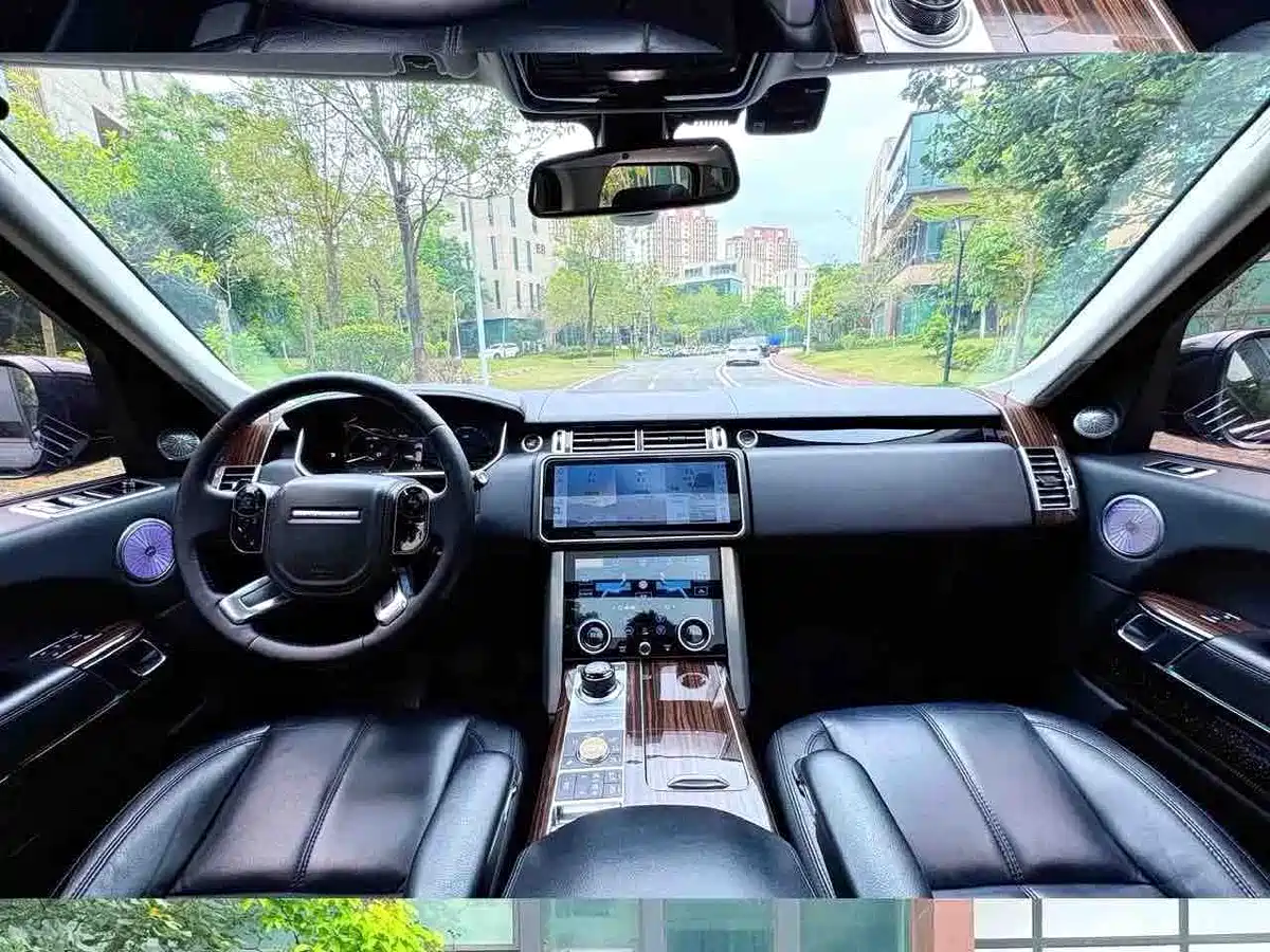 Photo 9 - Land Rover Range Rover