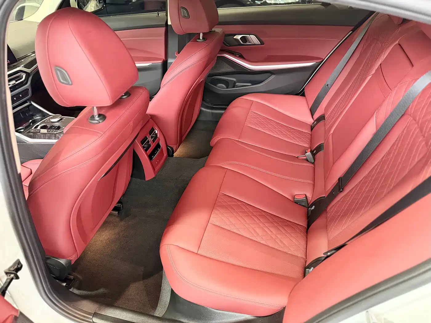 BMW 3 Series 2023 325Li M Sport Package фото 9