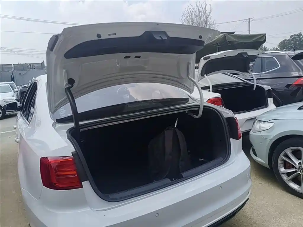 Volkswagen Sagitar 2018 280TSI DSG Spark Edition фото 19
