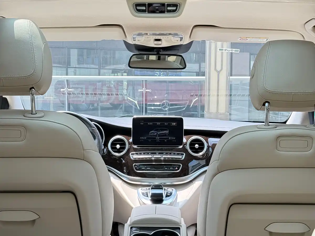Mercedes-Benz V-Class 2017 Model V 260 L Premium Extended Edition фото 12