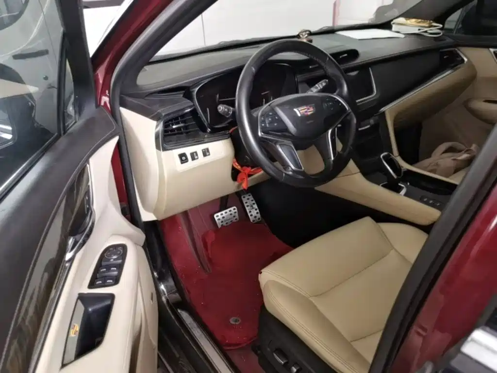 Фото 16 - Cadillac XT5