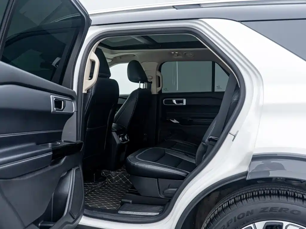 Photo 19 - Ford Explorer