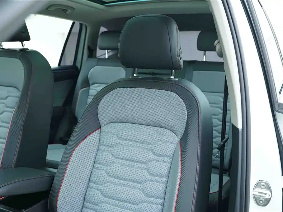 Volkswagen Tiguan L 2023 Facelift 380TSI Automatic 4WD R-Line Flagship Edition 7-Seater фото 13